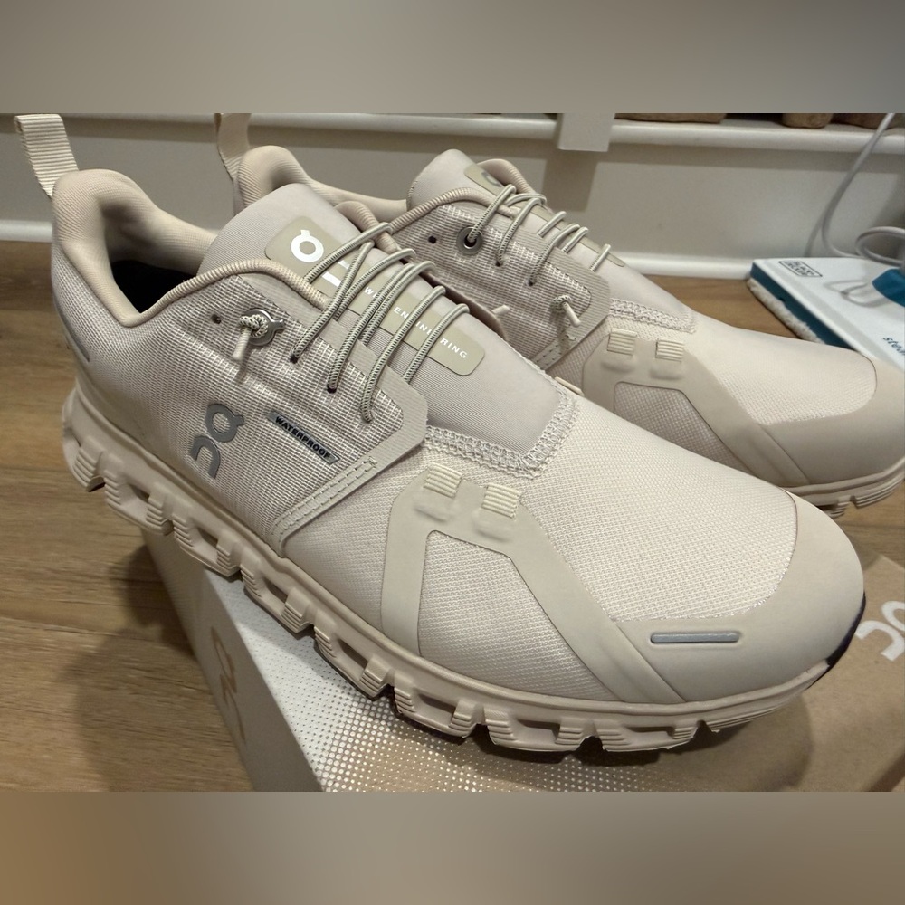 On Running women’s Cream Sneakers - Picture 9 of 12